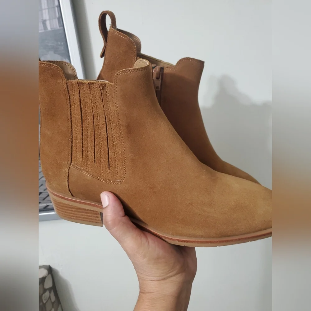 Vaneli Tan Leather Boots - Picture 4 of 10